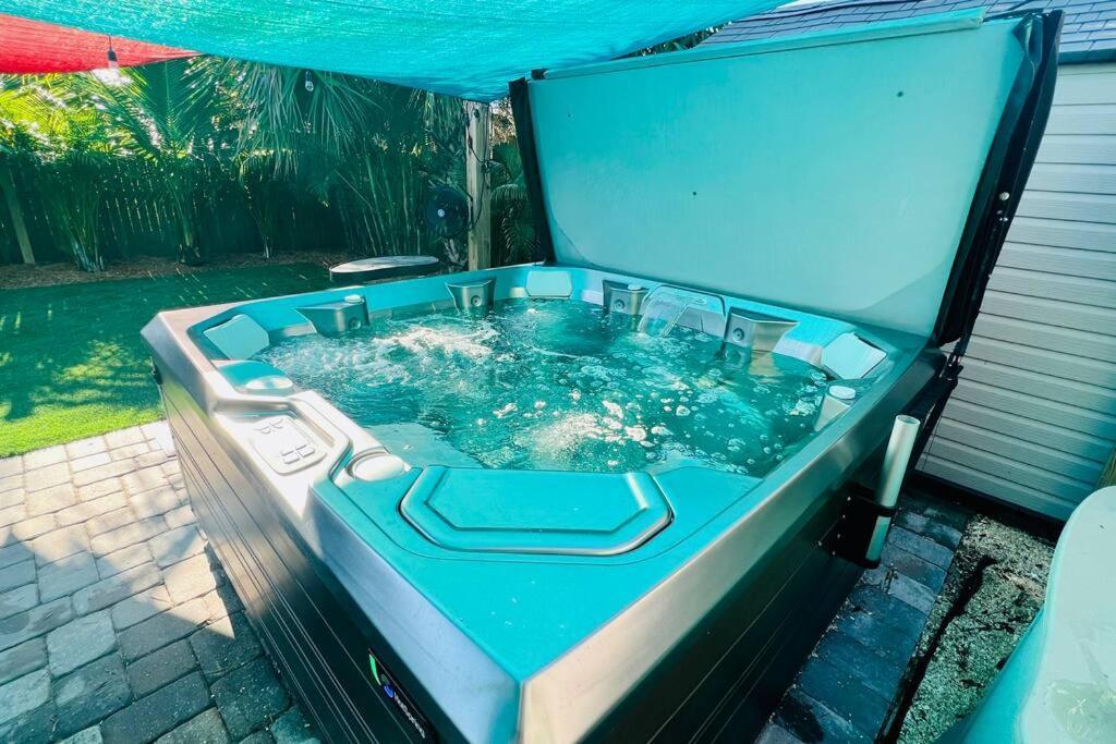 Luxury 2/2 Private Oasis W/Hot Tub Walk To Beach Cape Canaveral Buitenkant foto
